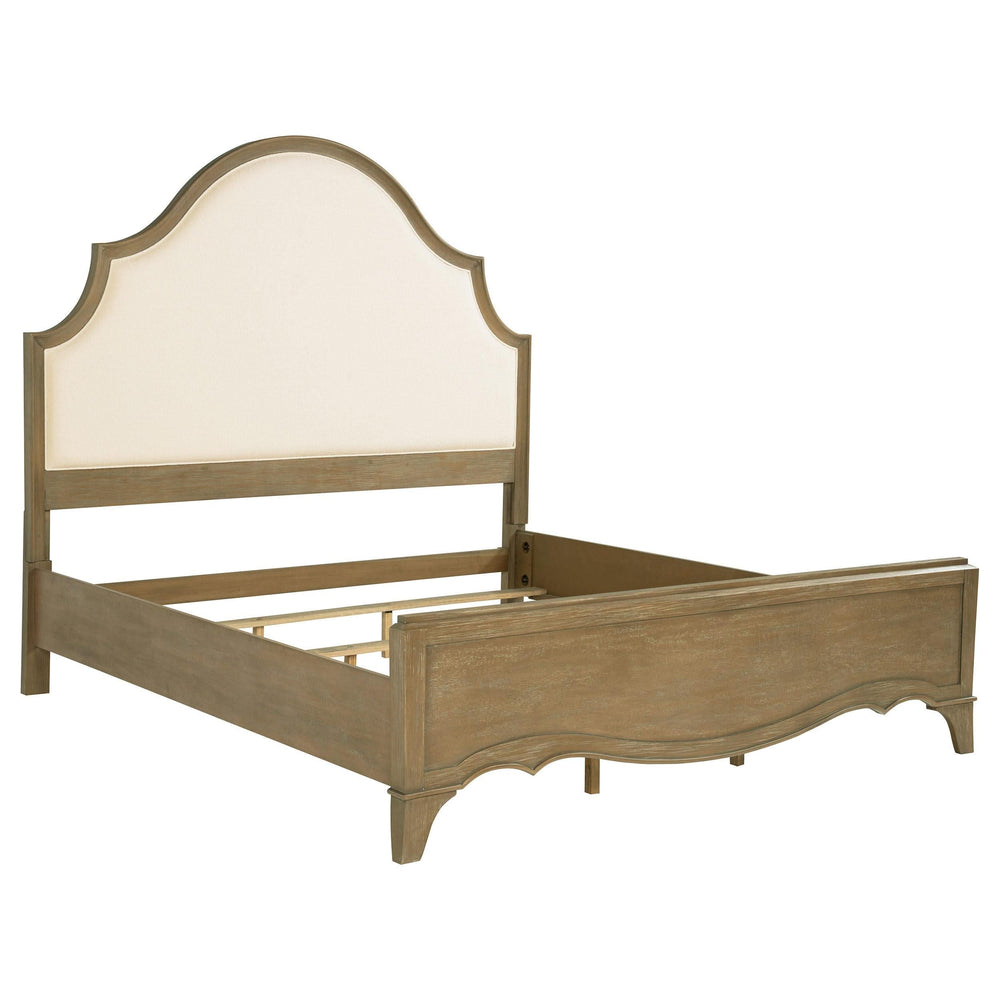 Juego de dormitorio Revello California King de 5 piezas en color mango lavado