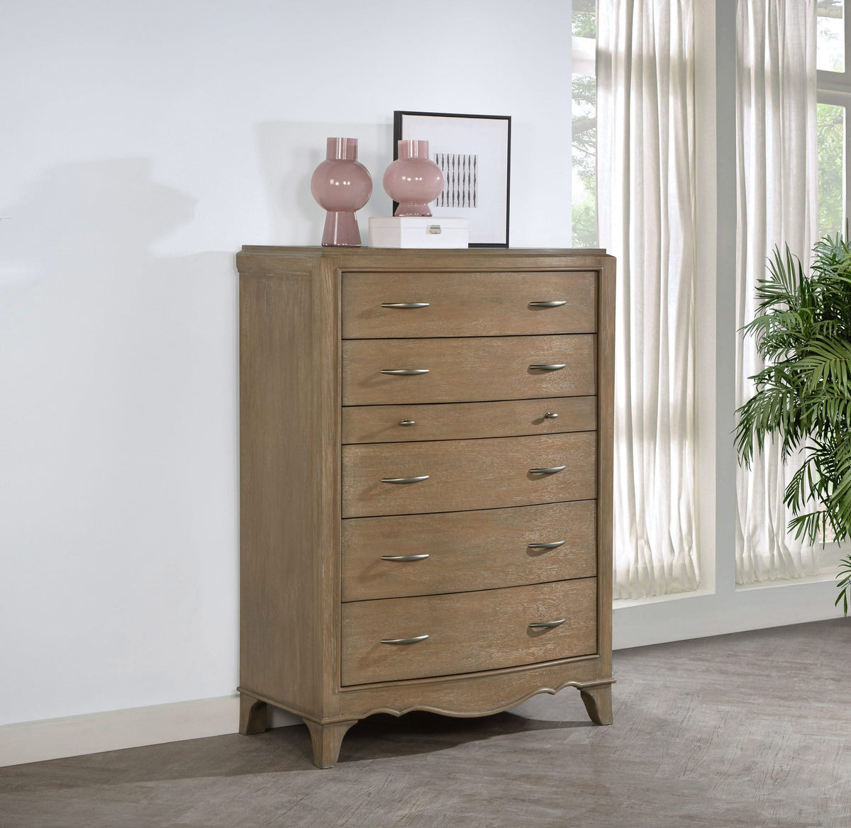 Cómoda de dormitorio Revello de 6 cajones en mango lavado