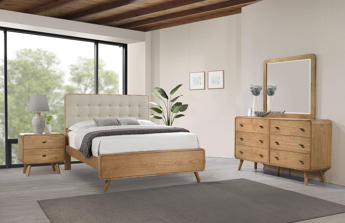 Juego de dormitorio Robyn California King de 4 piezas en color ceniza claro
