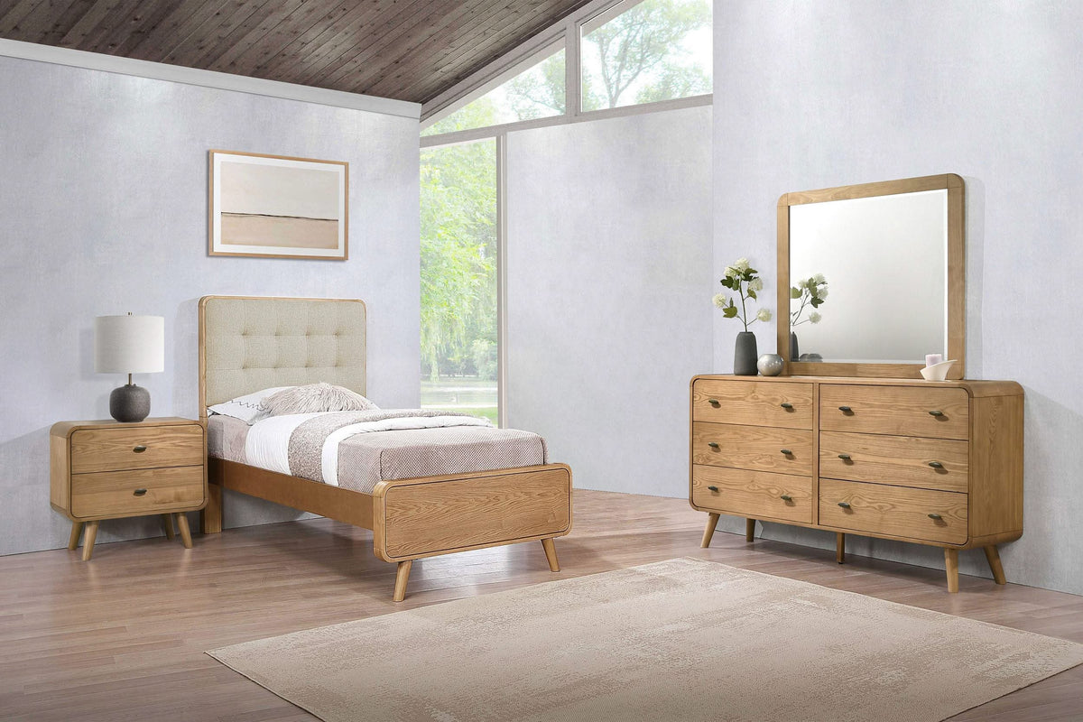 Juego de dormitorio Robyn de 4 piezas en color ceniza claro