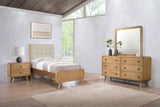 Juego de dormitorio Robyn de 4 piezas en color ceniza claro