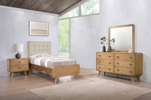 Juego de dormitorio Robyn de 4 piezas en color ceniza claro