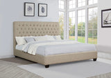 Cama King tapizada Chloe con paneles en color avena