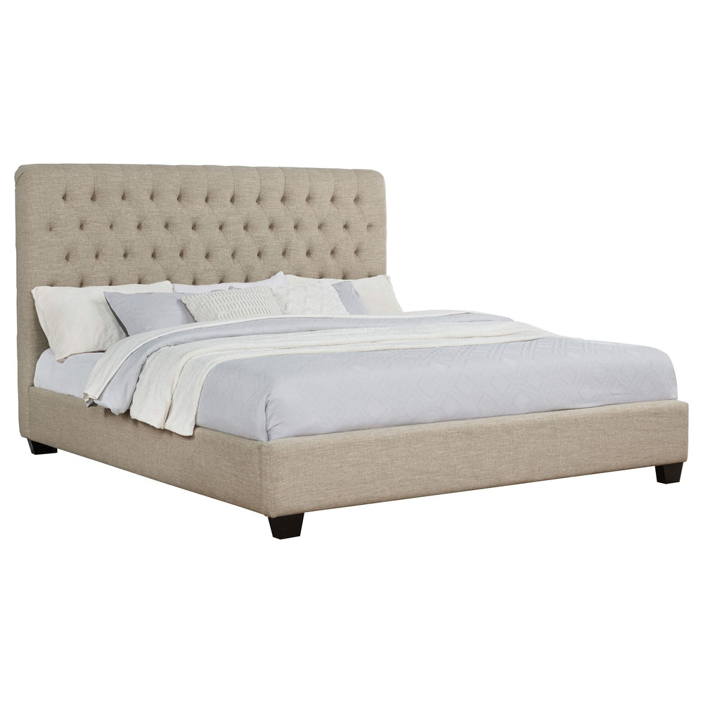 Cama King tapizada Chloe con paneles en color avena