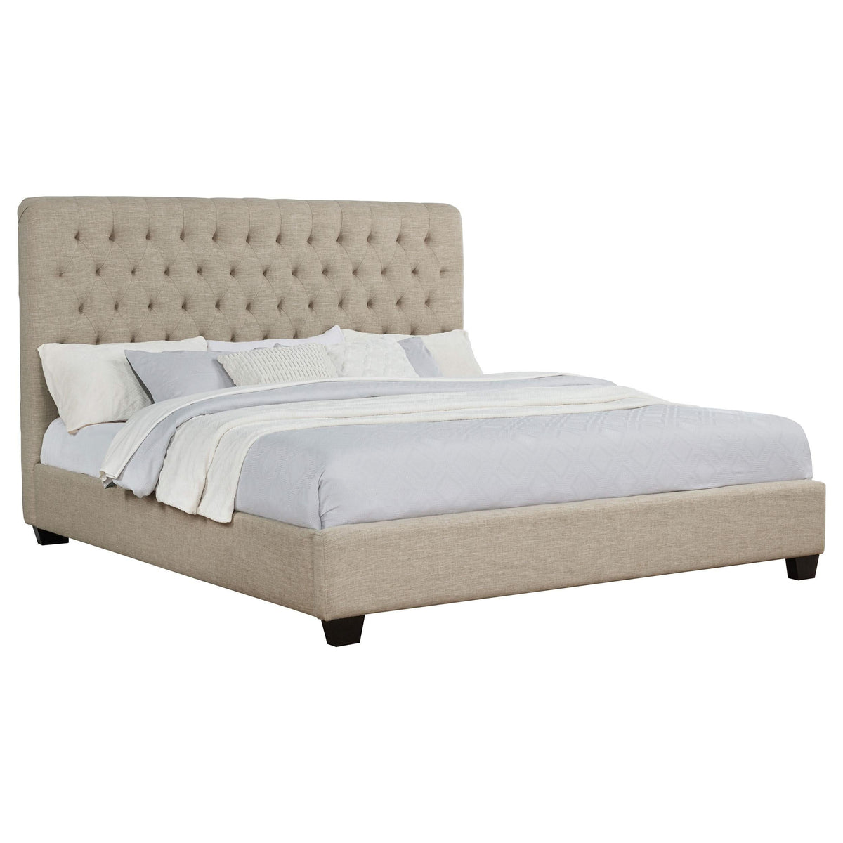 Cama King tapizada Chloe con paneles en color avena