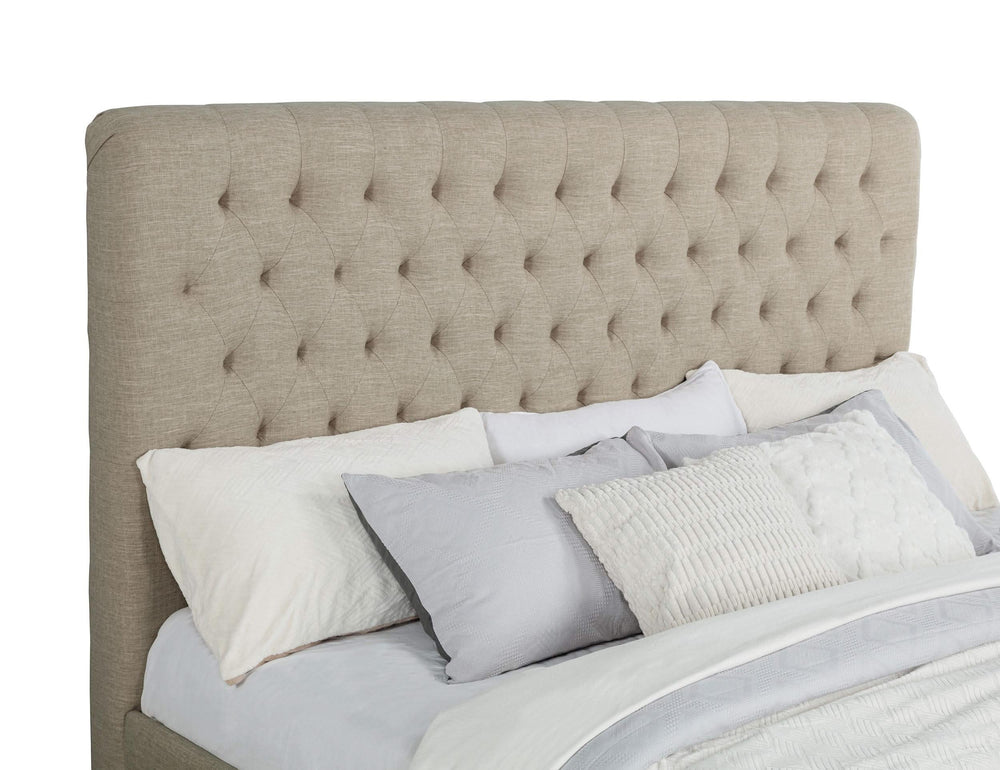 Cama King tapizada Chloe con paneles en color avena