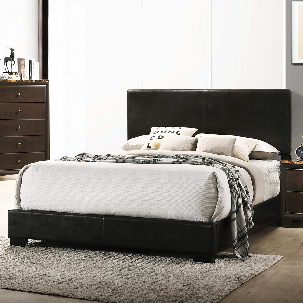 Cama King tapizada Conner Eastern con paneles en color negro