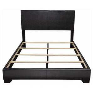 Cama King tapizada Conner Eastern con paneles en color negro