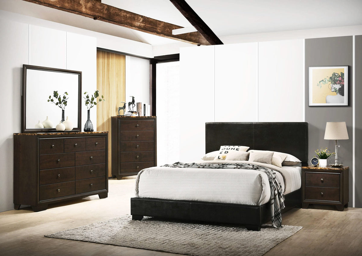 Cama Queen tapizada Conner con paneles en color negro