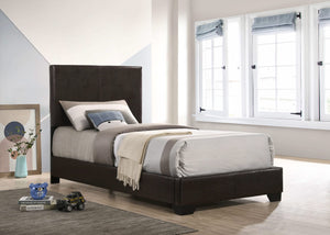 Cama individual tapizada Conner en marrón oscuro