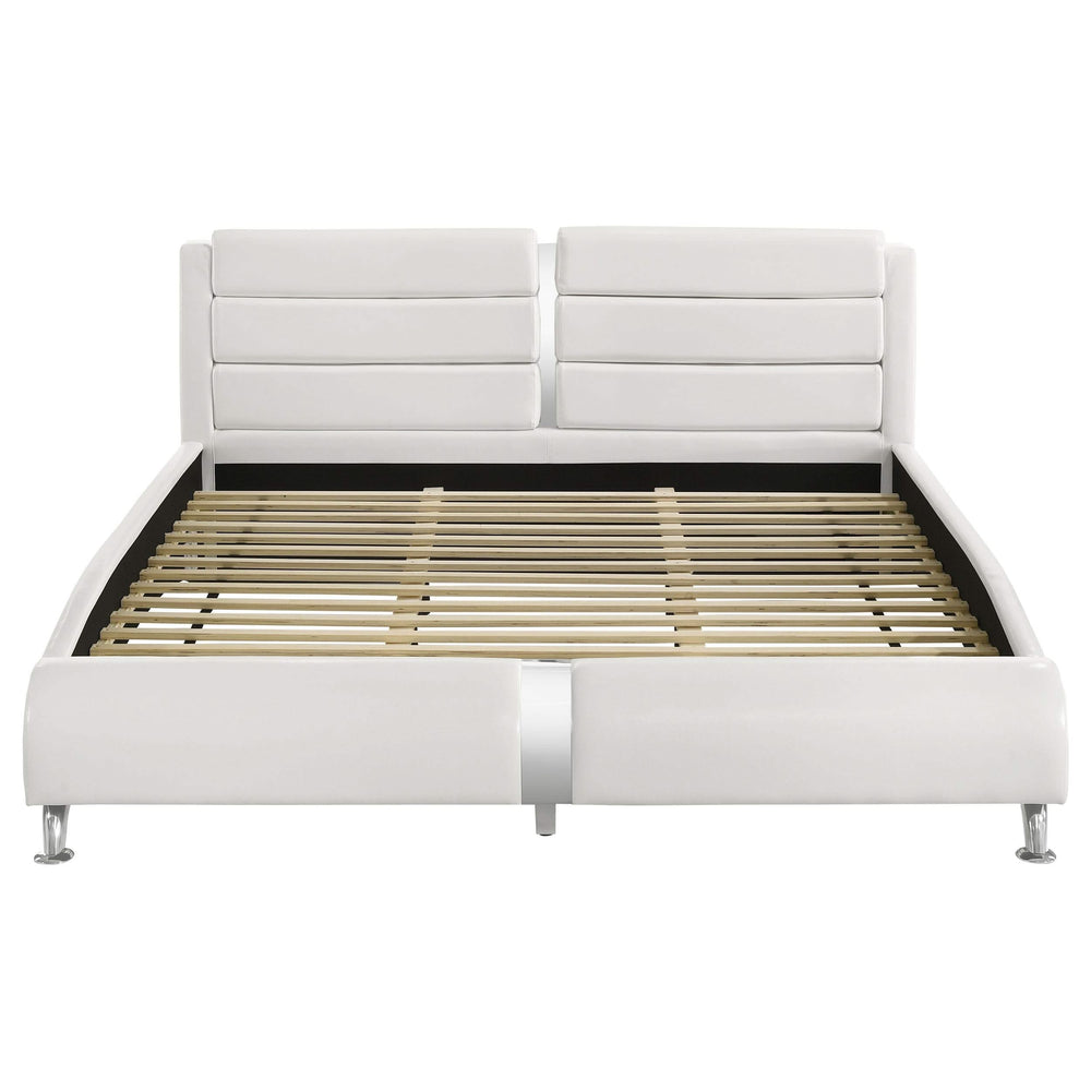 Cama tipo trineo Jeremaine tapizada estilo oriental, tamaño king, color blanco