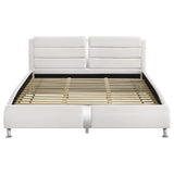 Cama tipo trineo Jeremaine tapizada estilo oriental, tamaño king, color blanco