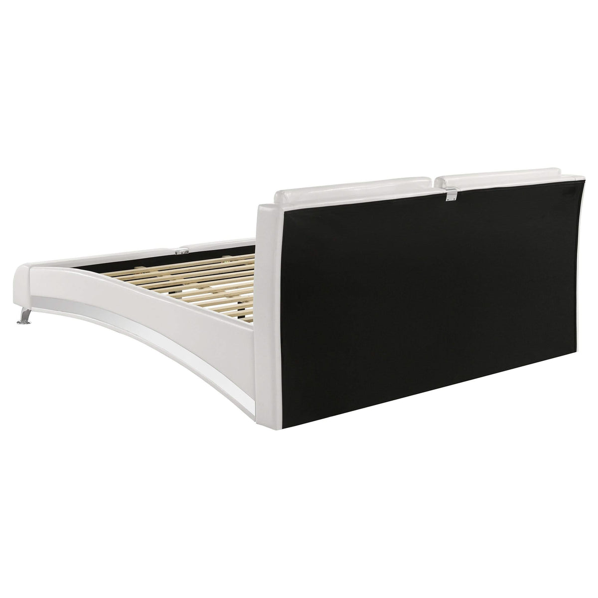 Cama tipo trineo Jeremaine tapizada estilo oriental, tamaño king, color blanco