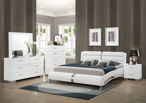 Cama tipo trineo Jeremaine tapizada estilo oriental, tamaño king, color blanco