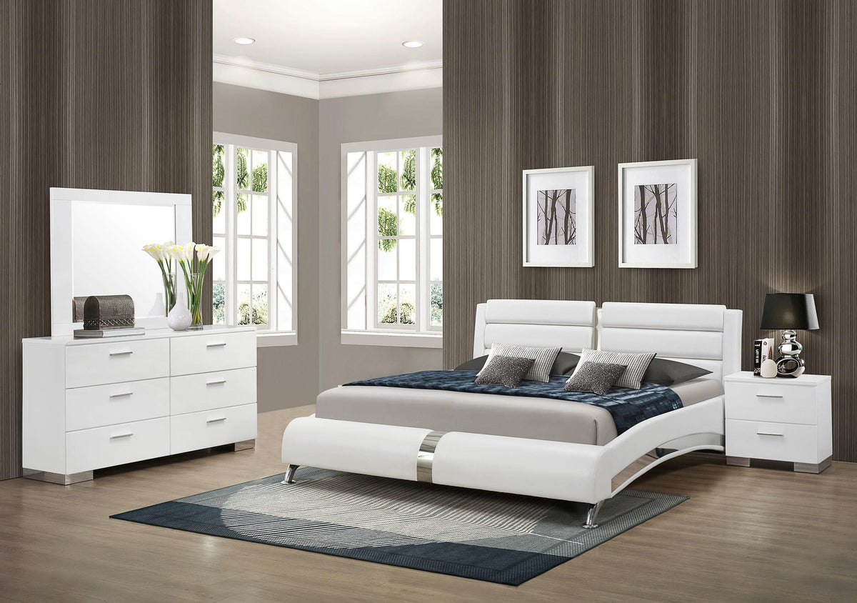 Juego de dormitorio Jeremaine California King de 4 piezas, blanco