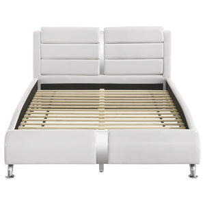Cama de trineo Queen tapizada Jeremaine blanca