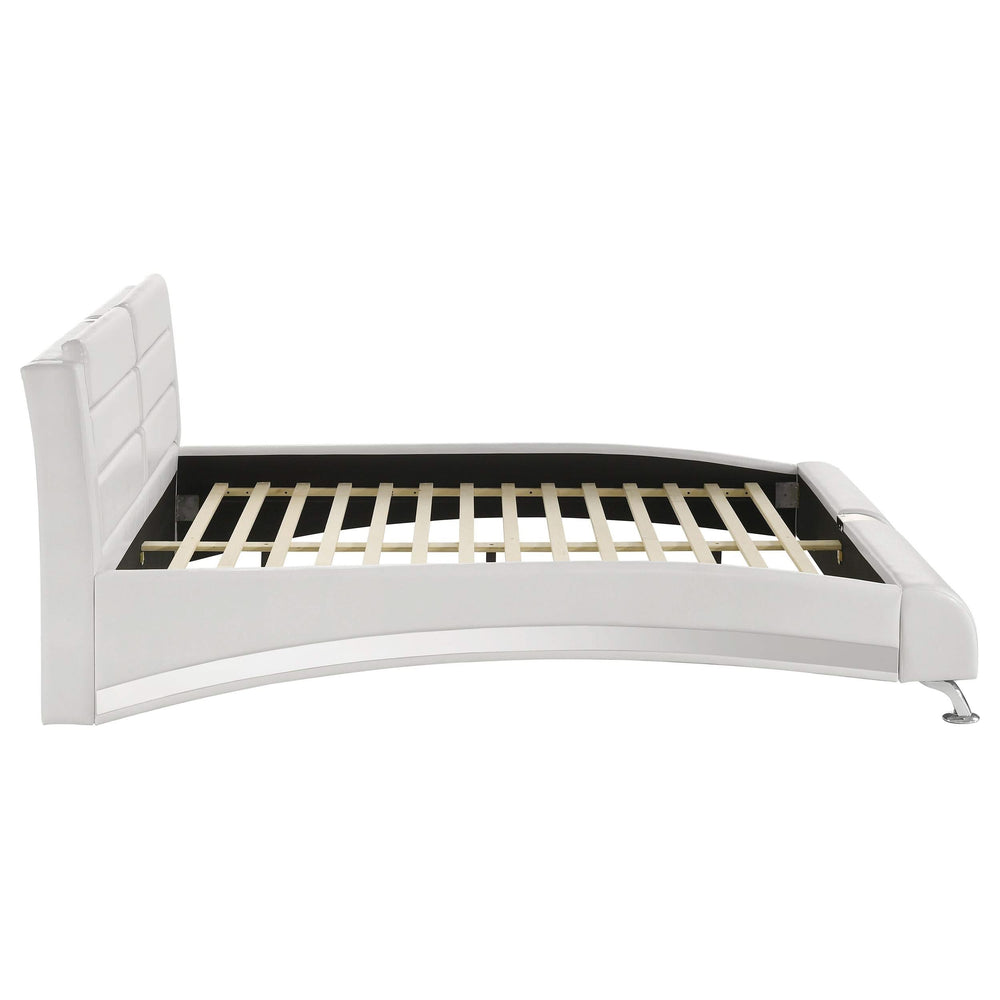 Cama de trineo Queen tapizada Jeremaine blanca