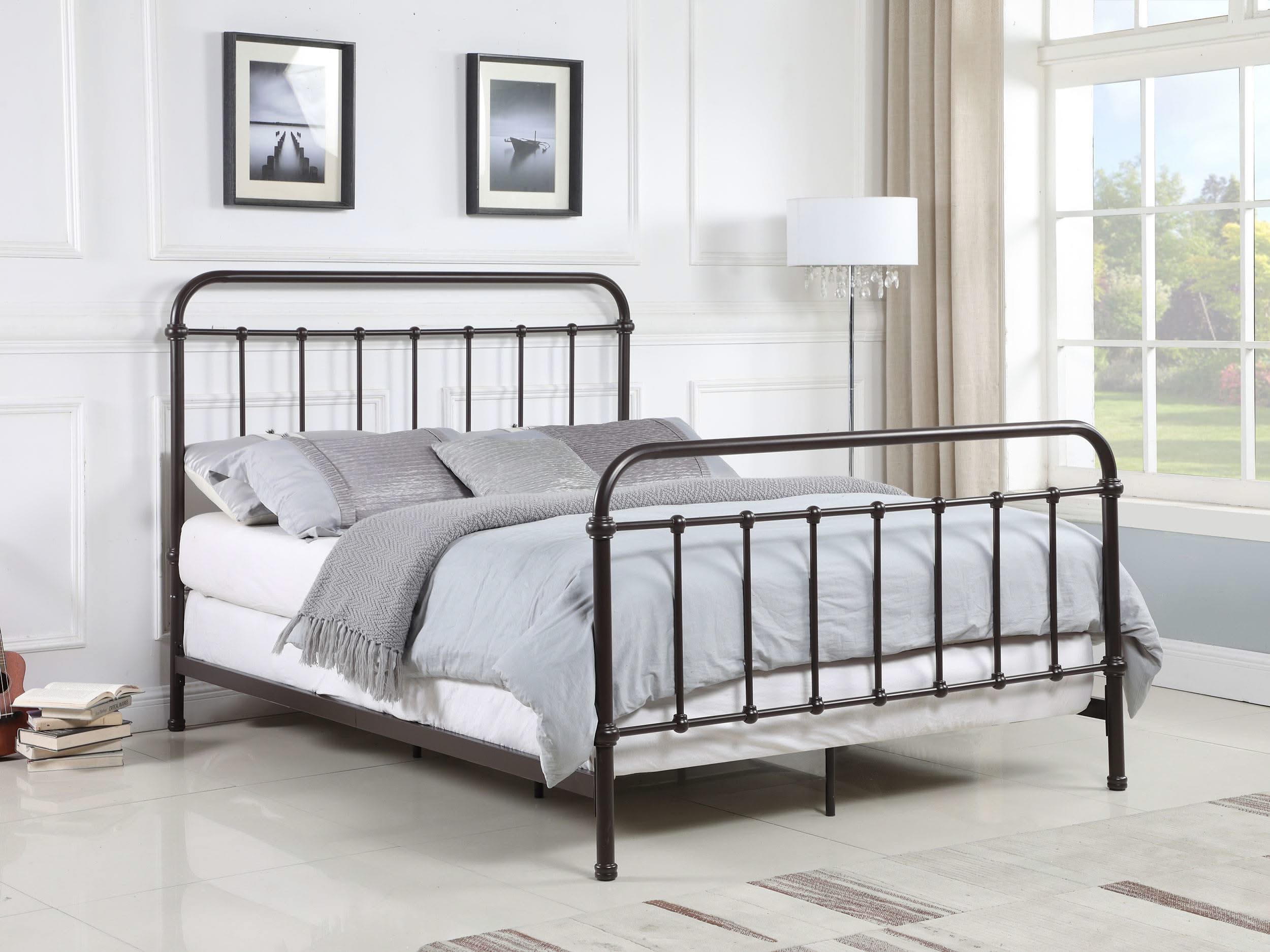 Cama California King de metal con marco abierto Livingston, color bronce oscuro