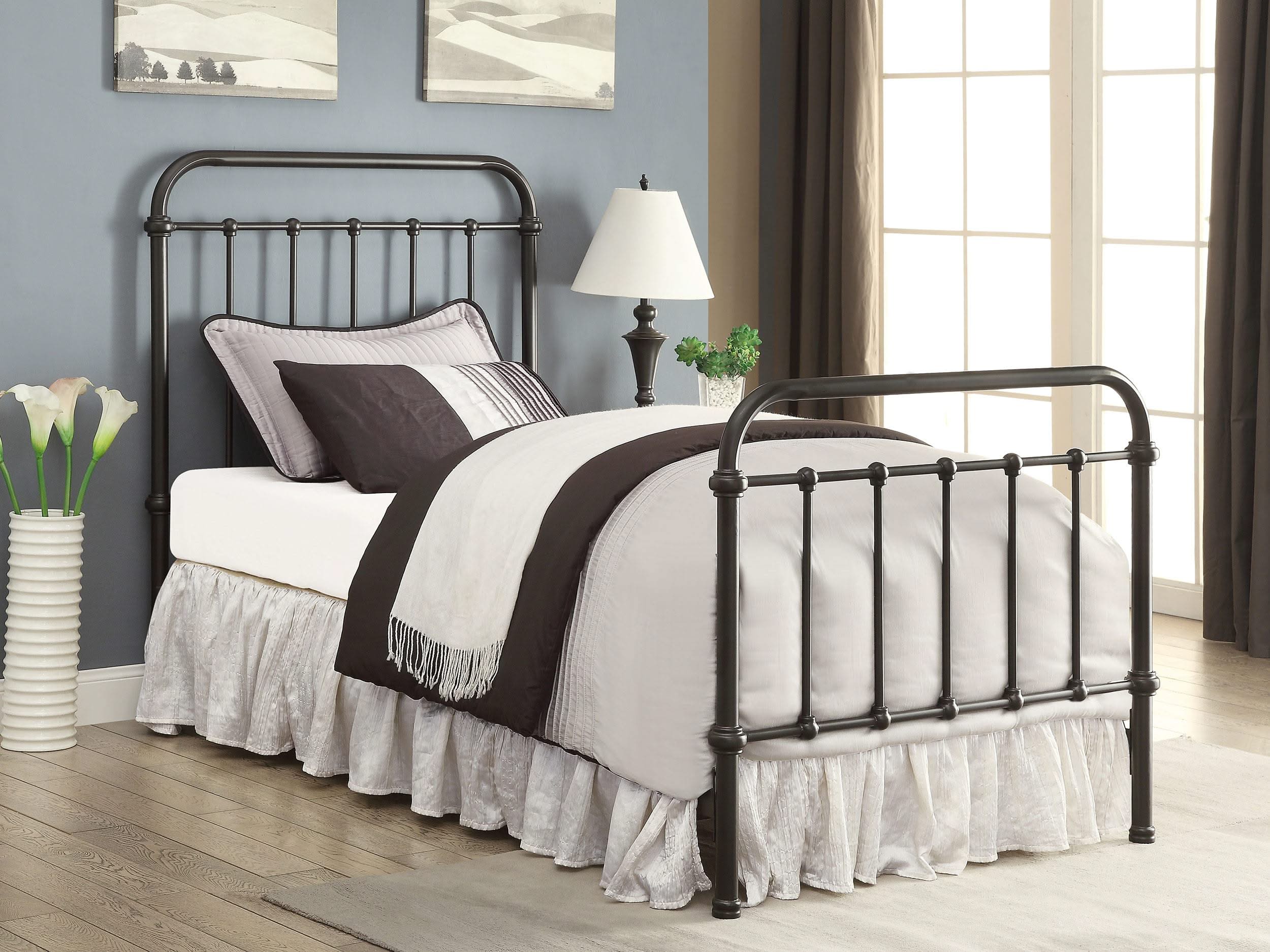 Cama individual de metal Livingston con estructura abierta en bronce oscuro