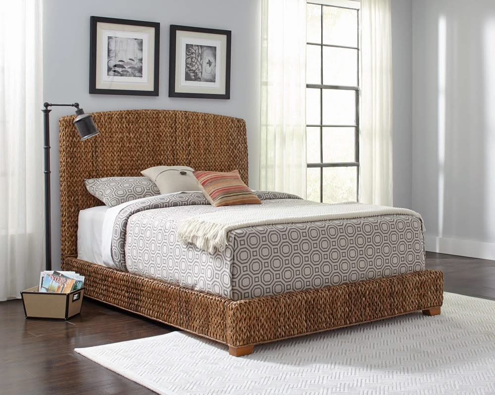 Cama Queen Laughton Banana Leaf con paneles en color ámbar