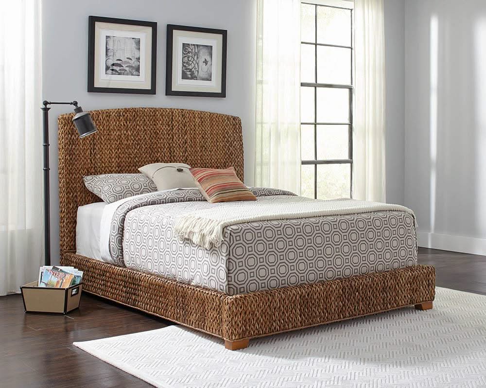 Cama Queen Laughton Banana Leaf con paneles en color ámbar