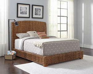 Cama Queen Laughton Banana Leaf con paneles en color ámbar