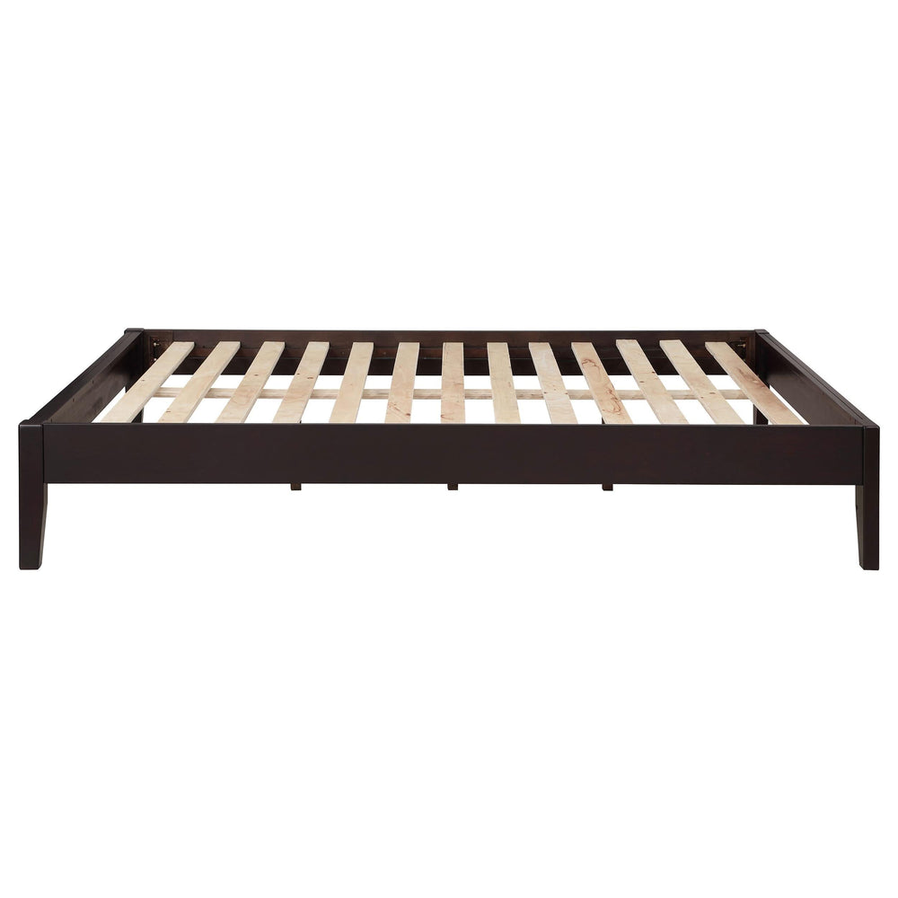 Cama de plataforma universal Hounslow Eastern King color capuchino