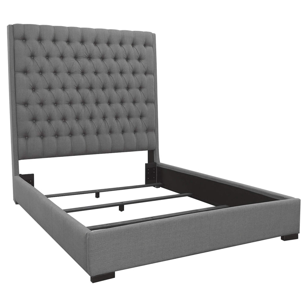 Cama King tapizada Camille con paneles en gris