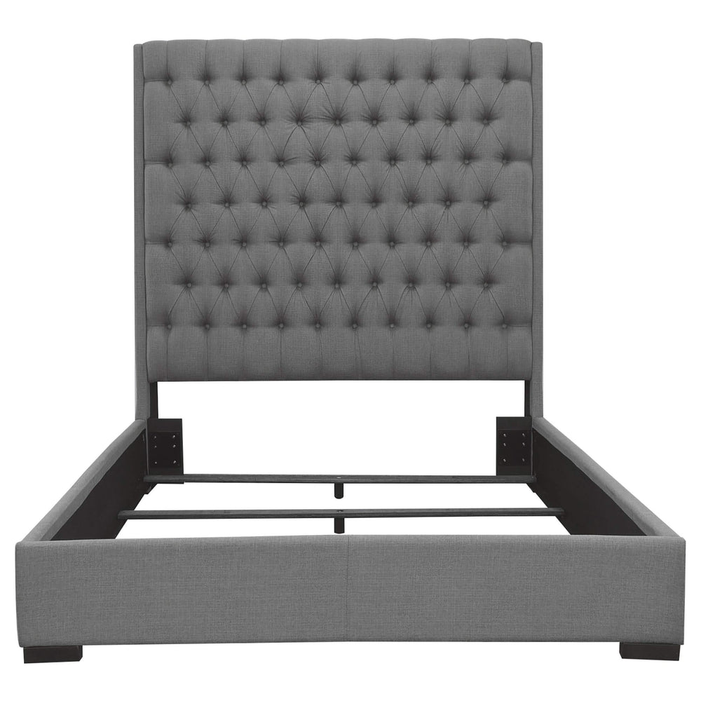 Cama King tapizada Camille con paneles en gris
