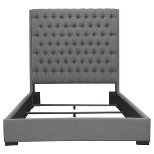Cama King tapizada Camille con paneles en gris