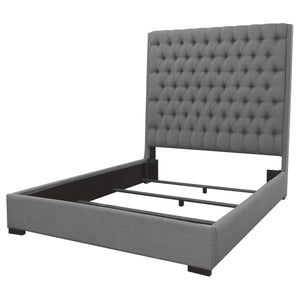 Cama King tapizada Camille con paneles en gris