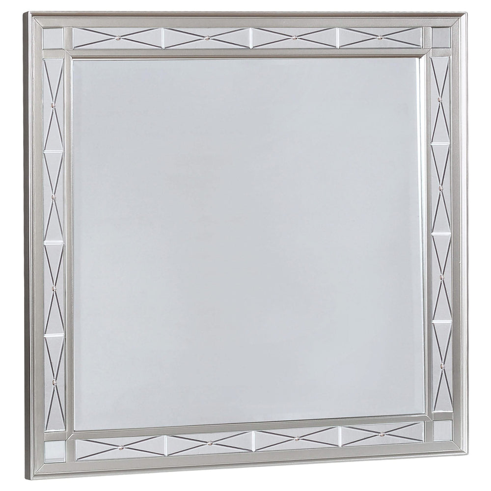 Juego de dormitorio Camille de 4 piezas Queen Metallic Mercury