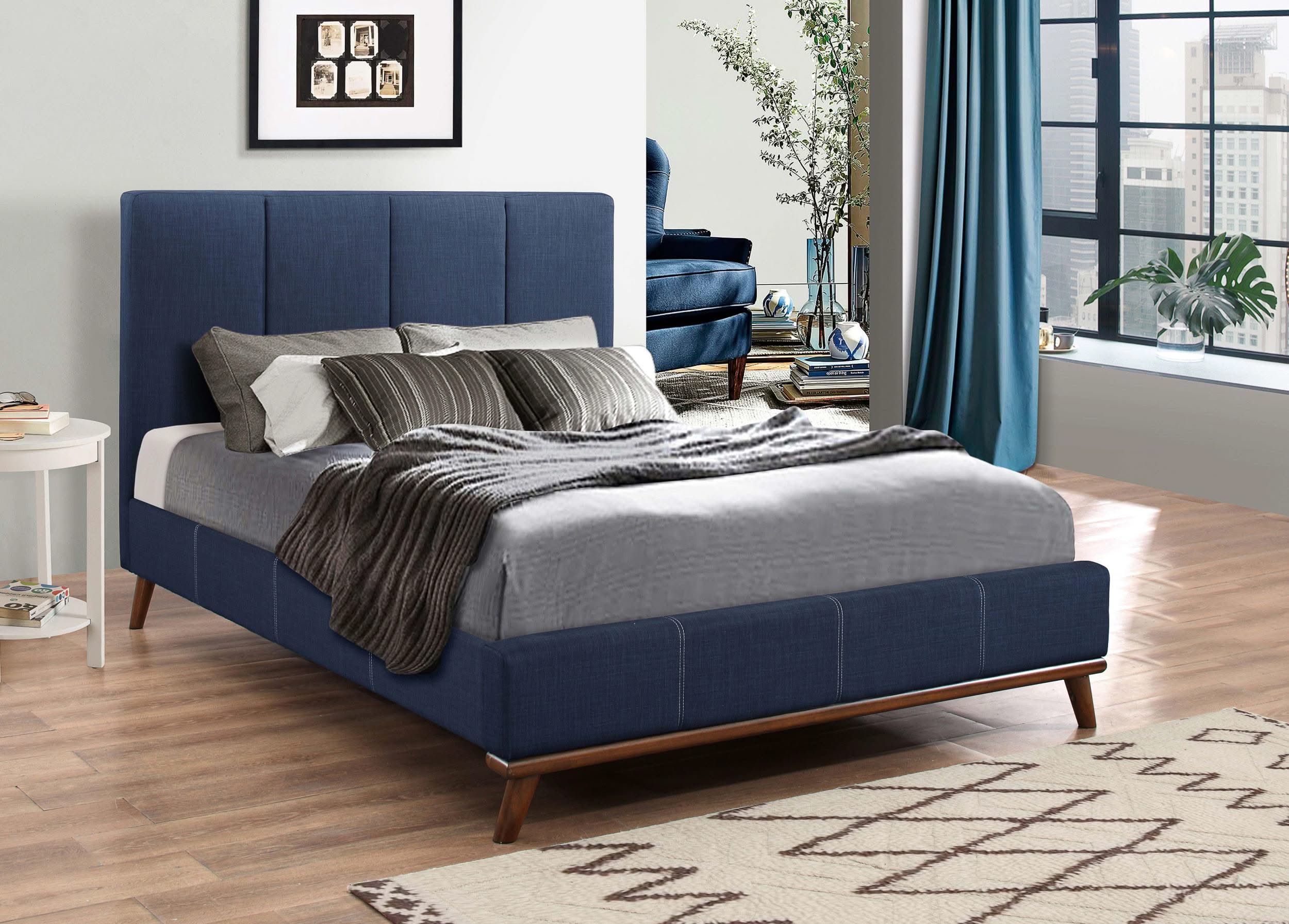 Cama Queen tapizada Charity con paneles en azul