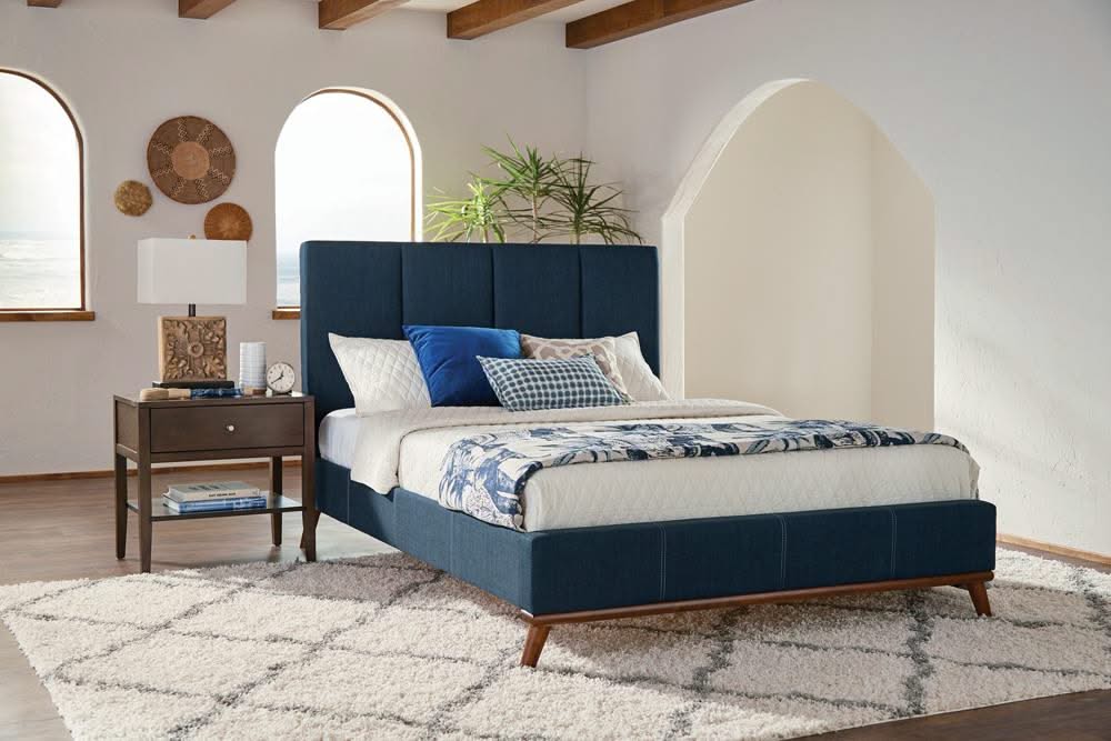 Cama Queen tapizada Charity con paneles en azul