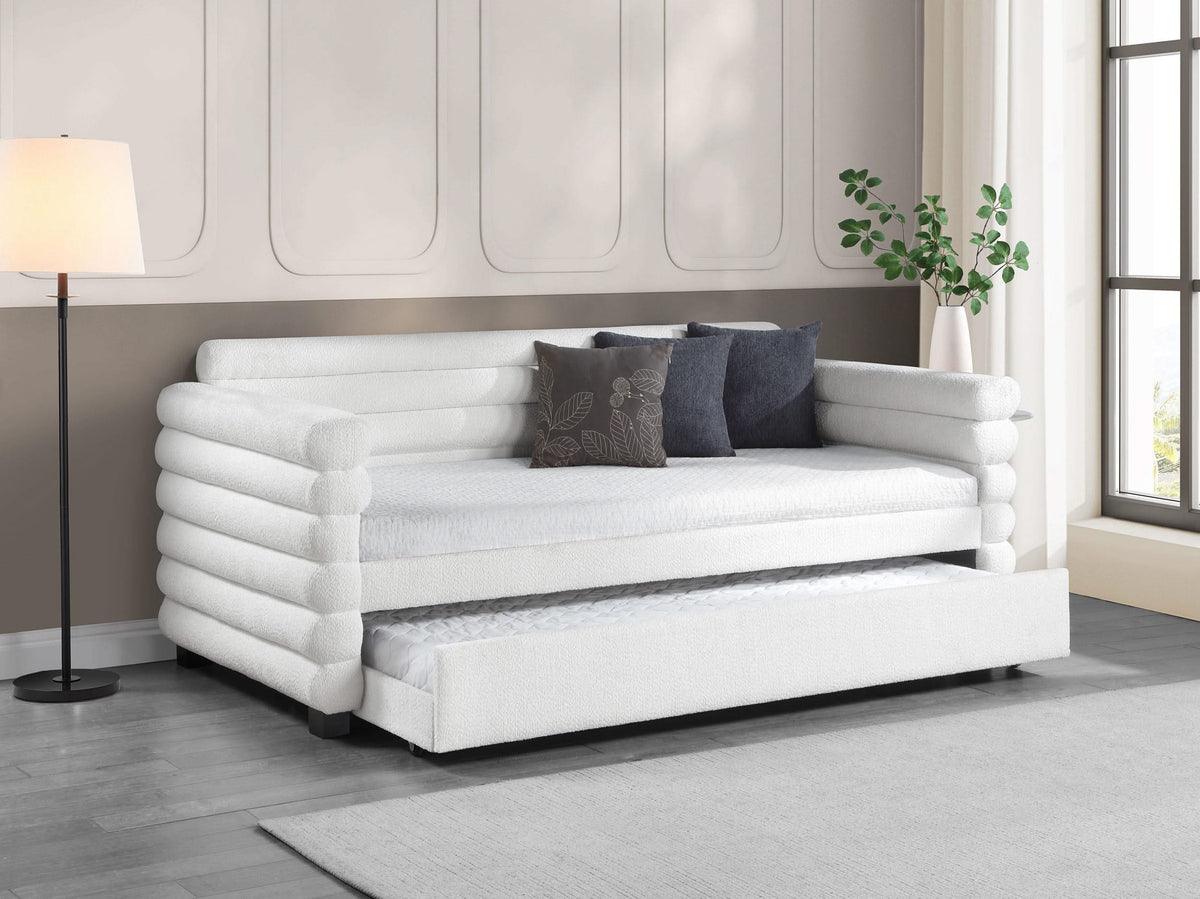 Cama de día individual tapizada Patricia Boucle con cama nido blanca