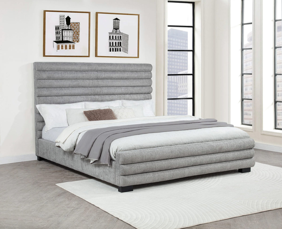 Cama Patricia California King de 58 pulgadas con tapizado en bouclé, color gris