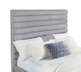 Cama Queen Patricia de 58 pulgadas tapizada en bouclé gris