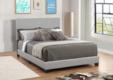 Cama Dorian tapizada en piel sintética gris con paneles completos