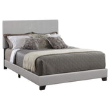 Cama Dorian tapizada en piel sintética gris con paneles completos