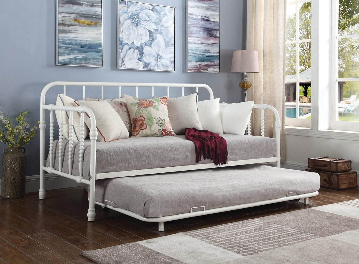 Cama de día doble de metal Marina con cama nido blanca