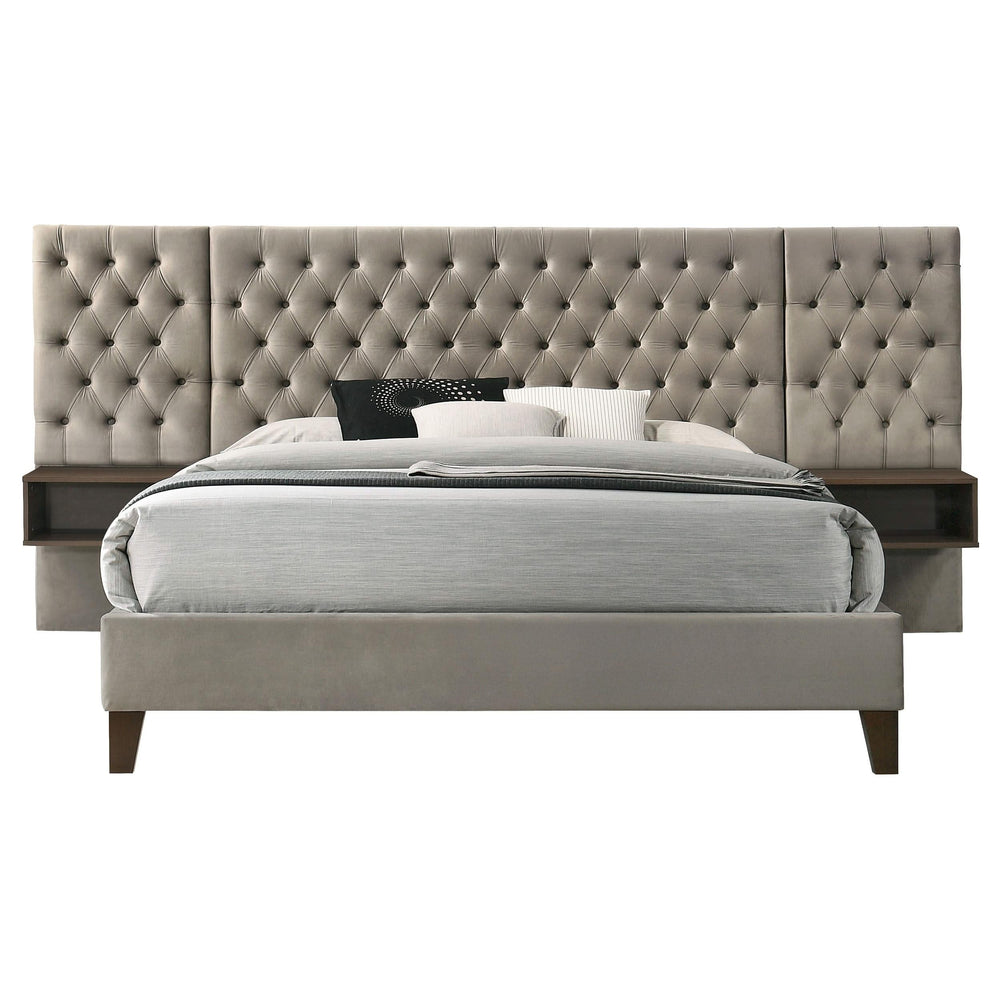 Cama tapizada Marley Eastern King con paneles de pared en marrón claro