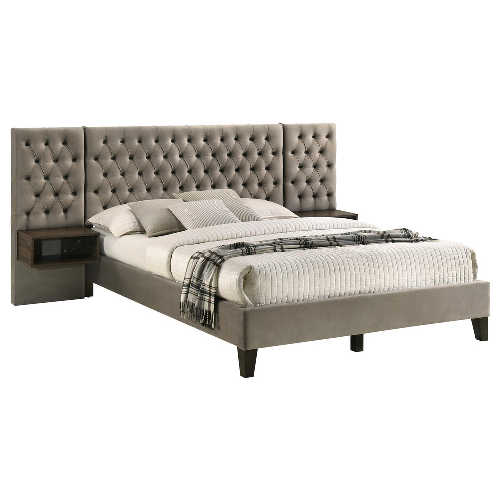 Cama tapizada Marley Eastern King con paneles de pared en marrón claro