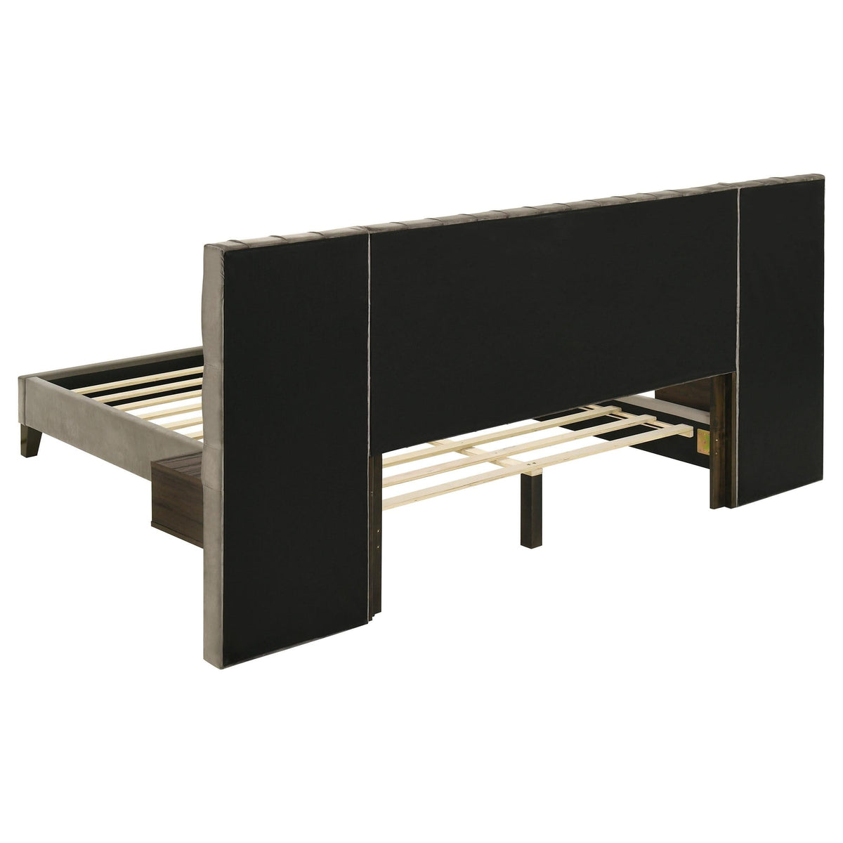 Cama tapizada Marley Eastern King con paneles de pared en marrón claro