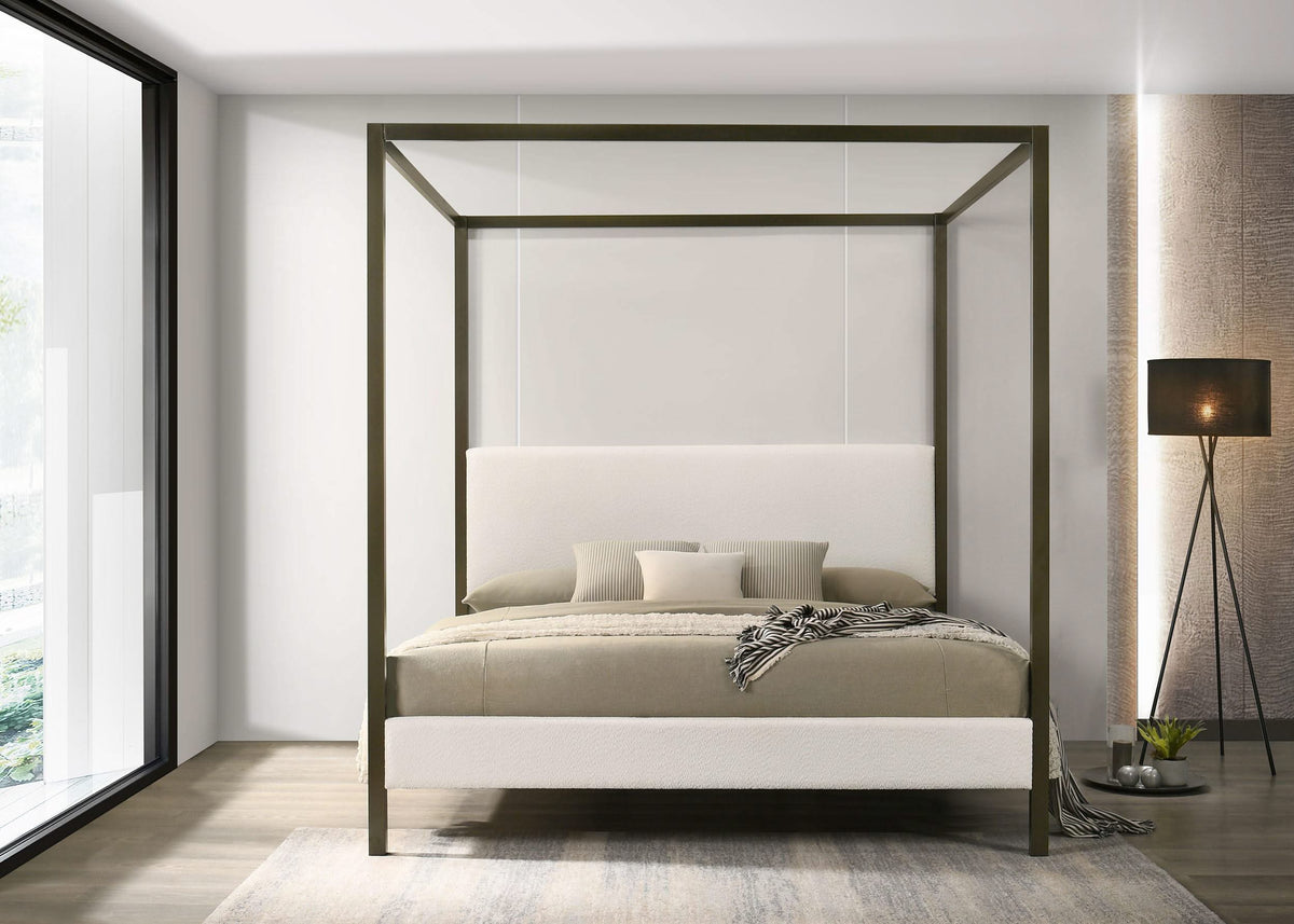 Cama con dosel Monroe tapizada Eastern King, color vainilla