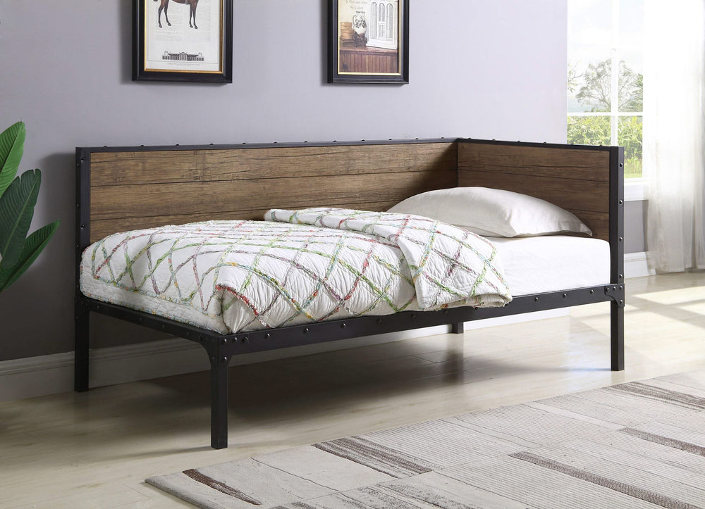 Cama de día doble de metal Getler en color castaño desgastado