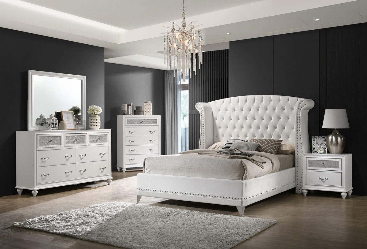 Cama Queen con respaldo alto tapizada Barzini, color blanco