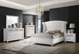 Cama Queen con respaldo alto tapizada Barzini, color blanco