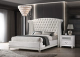 Cama Queen con respaldo alto tapizada Barzini, color blanco