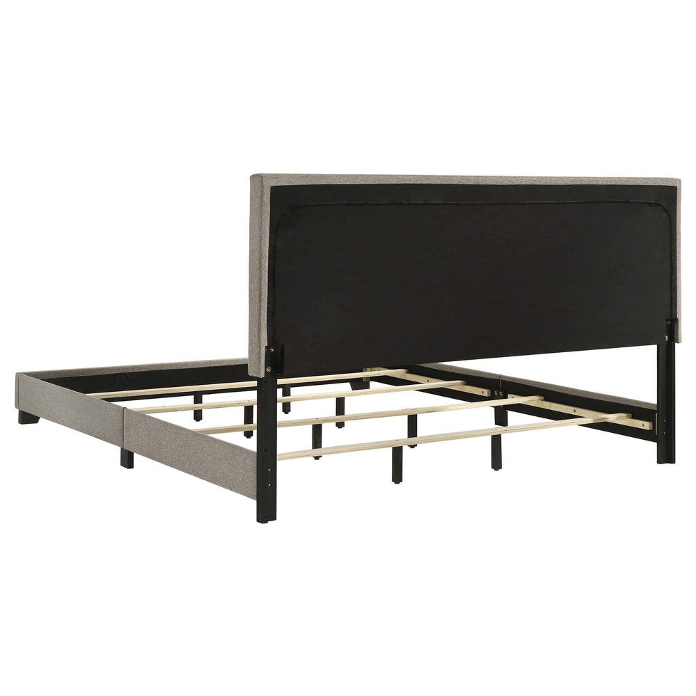 Cama California King con paneles tapizados en tela Dorian, color topo