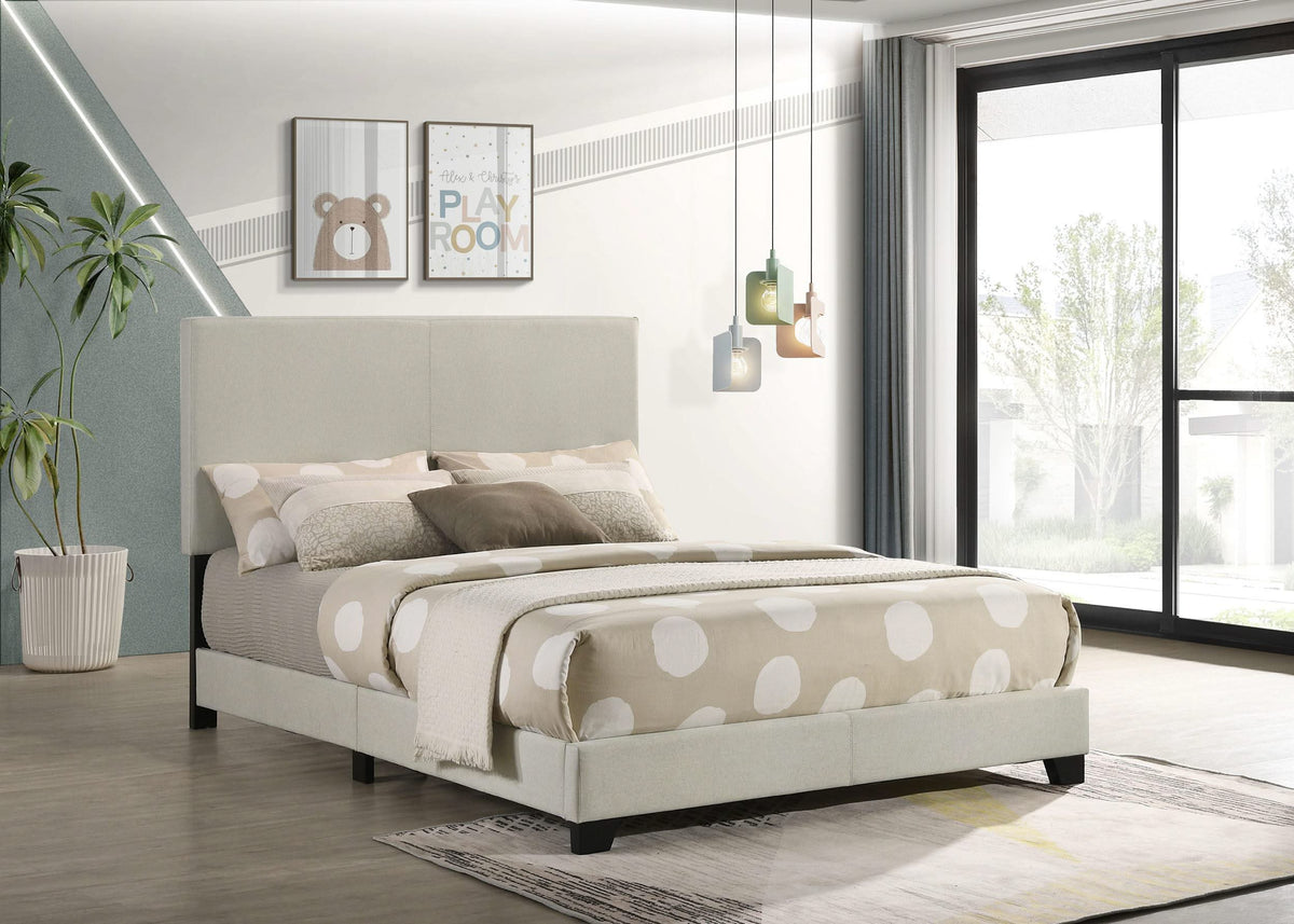 Cama de matrimonio Dorian con tapizado en tela color crema